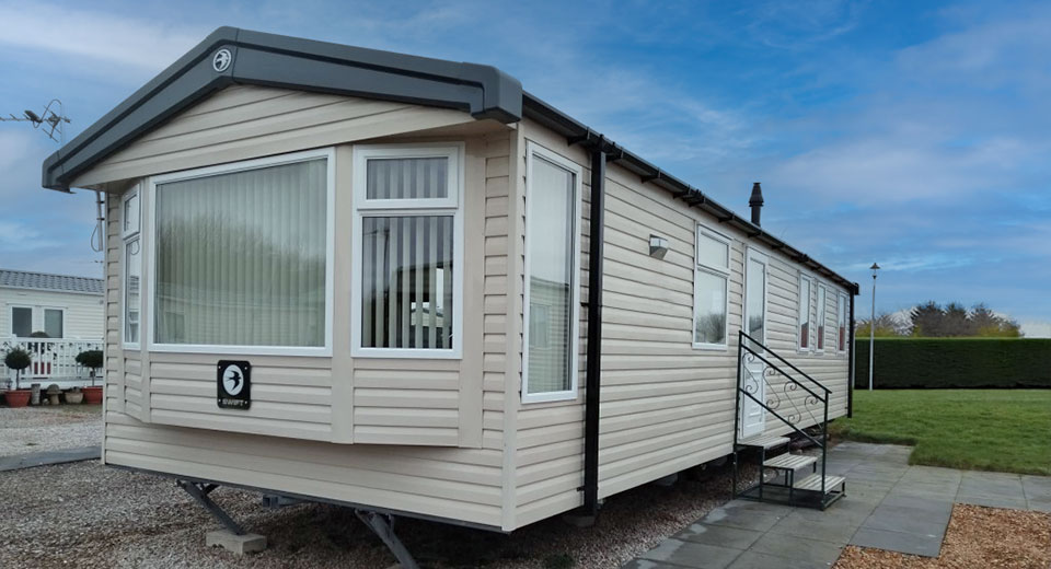 swift-static-caravan-front-crop